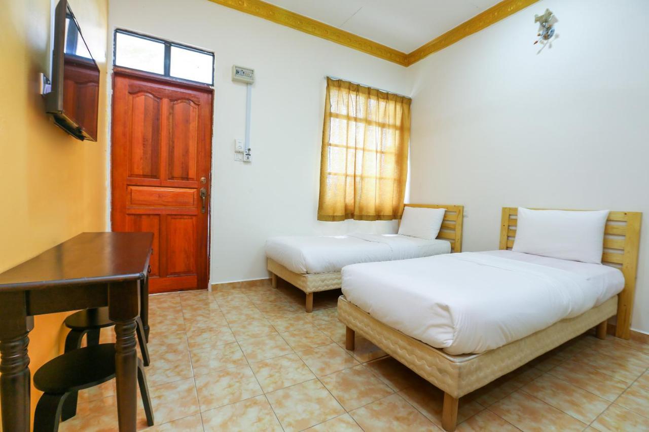 Oyo 89887 Chalet Yunie Marang Zewnętrze zdjęcie