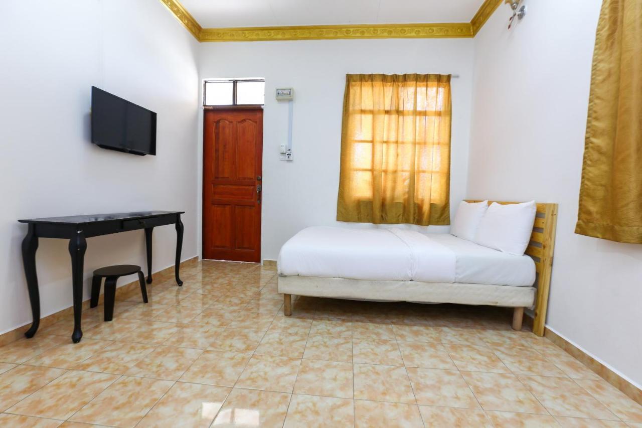 Oyo 89887 Chalet Yunie Marang Zewnętrze zdjęcie